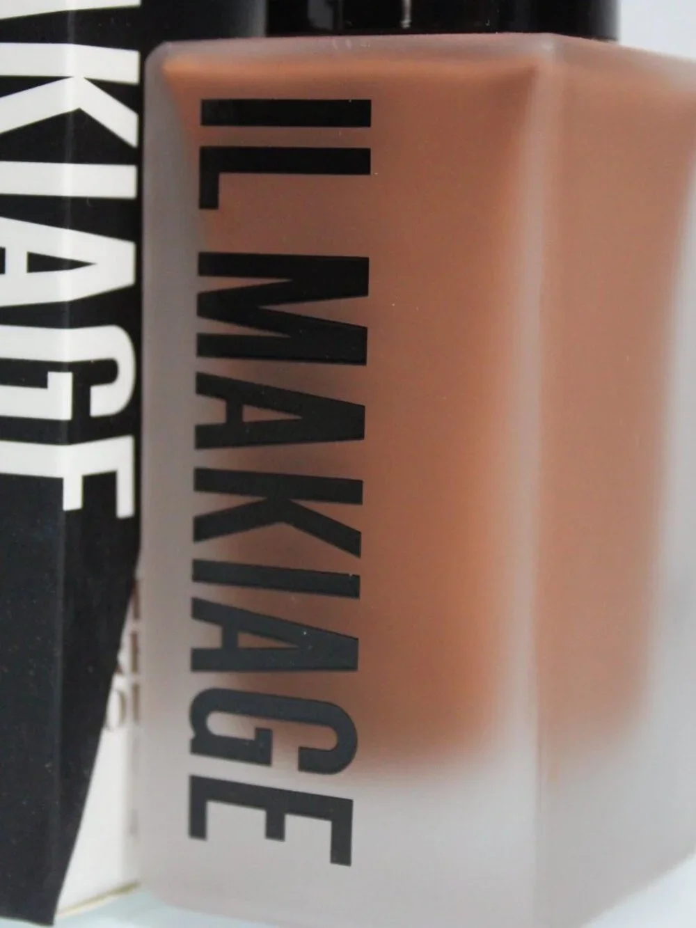 IL MAKIAGE Woke Up Like This Flawless Base Foundation Shade 220 1oz 30mL NEW